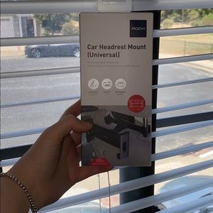 CAR HEADREST MOUNT